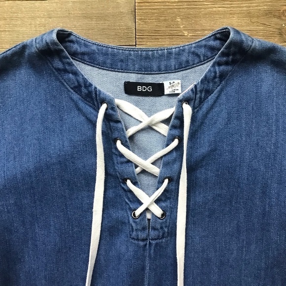 UO BDG Chambray Lace Up Crop Top - Picture 4 of 7
